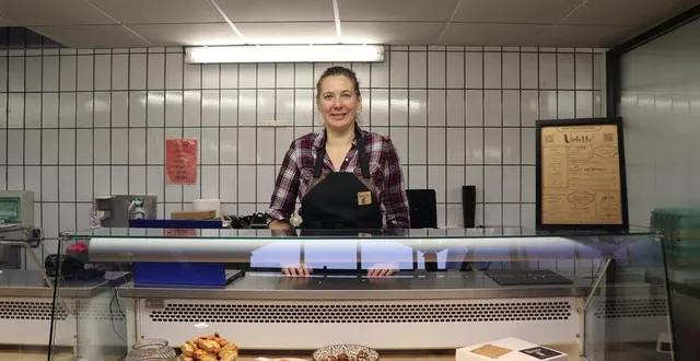 photo  anne-laure serdobbel est nouvelle au marché de flers, dans l’orne. elle propose ses pâtisseries faites maison.  &copy;  ouest-france 