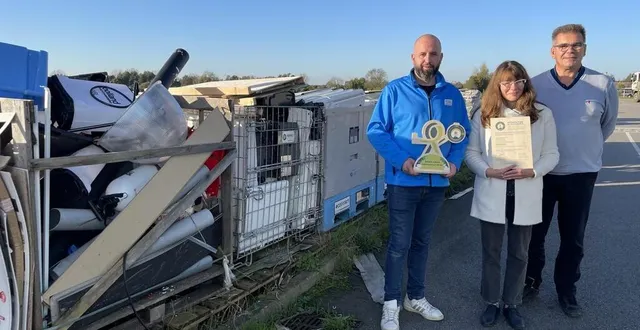 photo  de droite à gauche : patrick machard, propriétaire de brico cash argentan, bricomarché argentan, falaise, et la ferté-macé ; laurence amiot, secrétaire comptable, et jordan tison, directeur de brico cash, près des nombreuses bennes de tri des déchets.  &copy;  ouest-france 