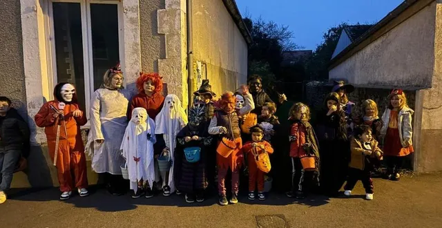 photo  les enfants avant leur déambulation.  &copy;  le maine libre 