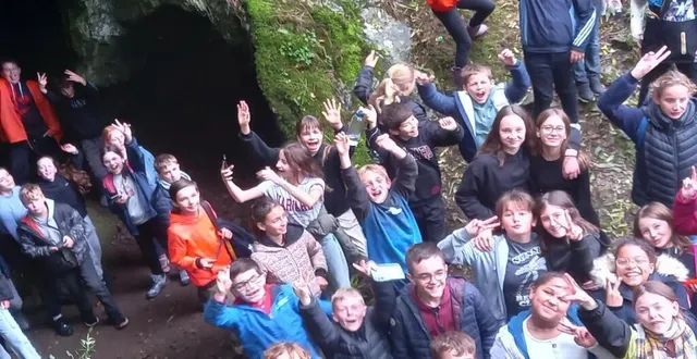 photo  les élèves ont pu étudier la préhistoire à saulges  &copy;  collège conlie 