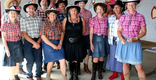 photo  la troupe de danseurs du foyer rural. a  &copy;  rchives le maine libre 