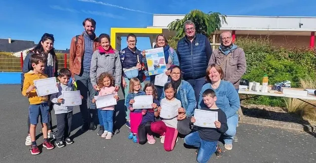 photo  saint-georges-sur-loire (maine-et-loire), octobre 2024. l’équipe des parents d’élèves de l’école de l’abbaye.  &copy;  co 