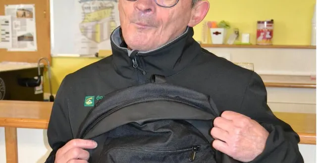 photo  michel davy est bénévole depuis 40 ans.  &copy;  le maine libre 