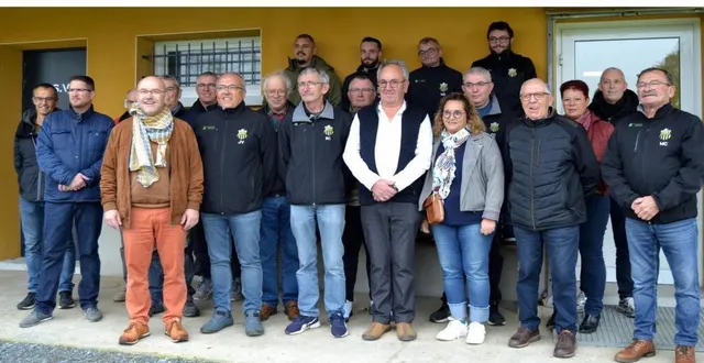photo  le maire et les bénévoles présents pour l’inauguration.  &copy;  le maine libre 