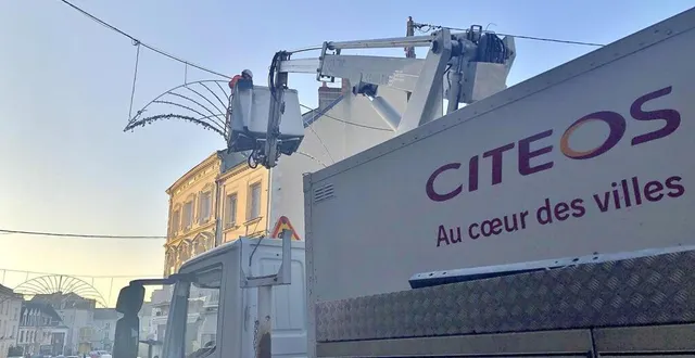 photo  l’entreprise citeos va intervenir pour installer les décorations de noël à sablé-sur-sarthe.  &copy;  archives ouest-france 