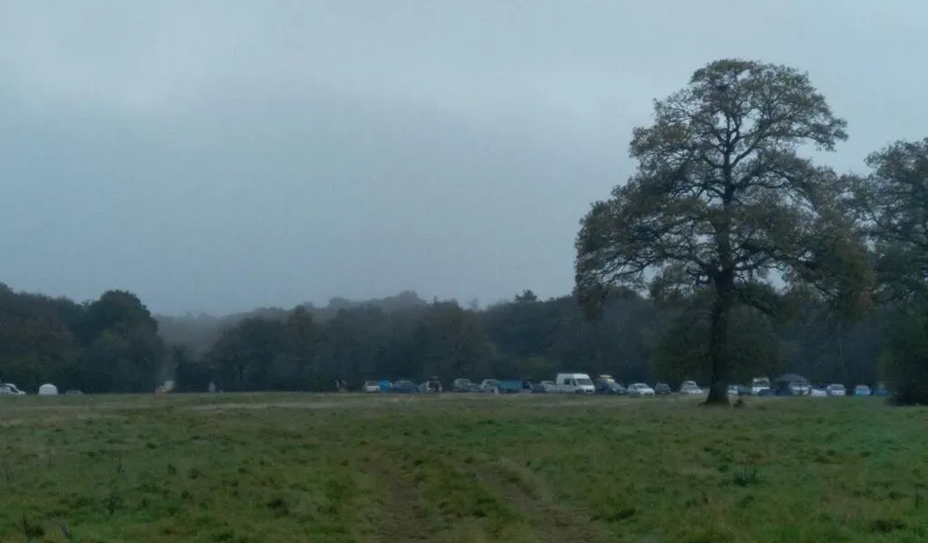 En Mayenne, une rave party rassemble une centaine de teufeurs dans le ...