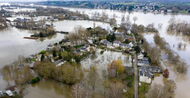 photo  ici, lors de la crue de la loire aux ponts-de-cé, au confluent de la maine, en 2021. le niveau du fleuve était monté très haut avec des inondations dans certains hameaux.  &copy;  archives franck dubray / ouest france 