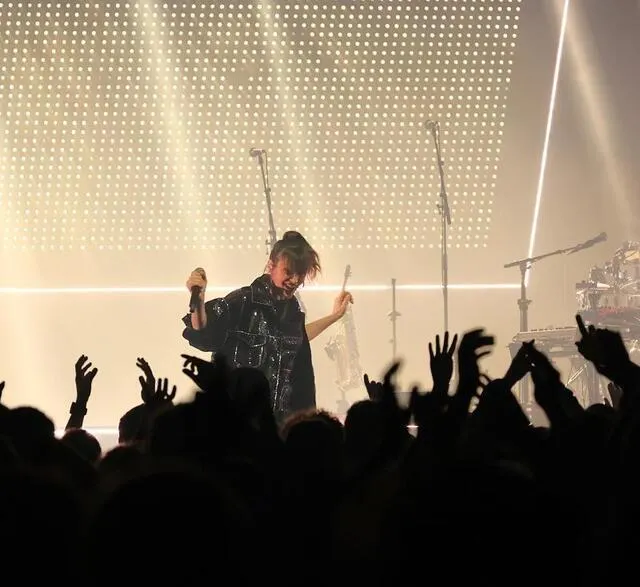 photo la grosse ambiance, avec le show très dancefloor de caravan palace, en final de cette première soirée.  ©  ouest-france