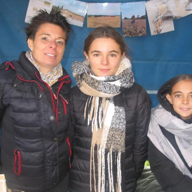 photo pour sa première participation à la fête du cidre, claire-marie gasnier était accompagnée de ses deux filles, à sap-en-auge (orne).  ©  ouest-france