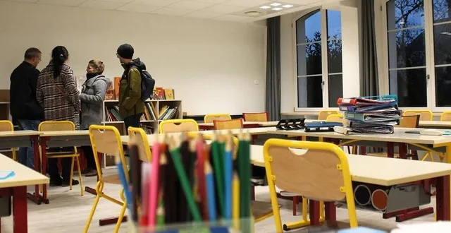 photo  les membres du conseil municipal et leurs invités ont pu visiter les locaux rénovés de l’école de la voutonne, à précigné, jeudi 7 novembre 2024.  &copy;  ouest-france 