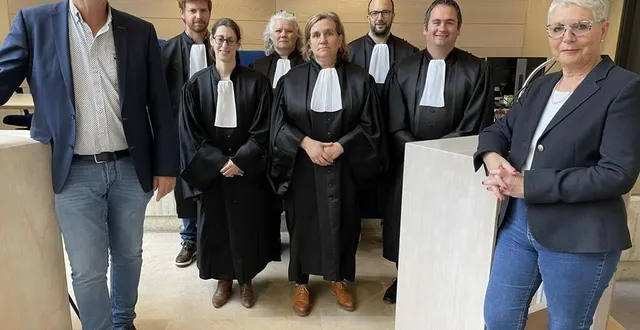 photo  les nouveaux assesseurs des affaires agricoles du futur tribunal des activités économiques du mans, entourés du président du tribunal de commerce christian bagnaud et de sa vice-présidente carole jacquin-granger.  &copy;  photo le maine libre 