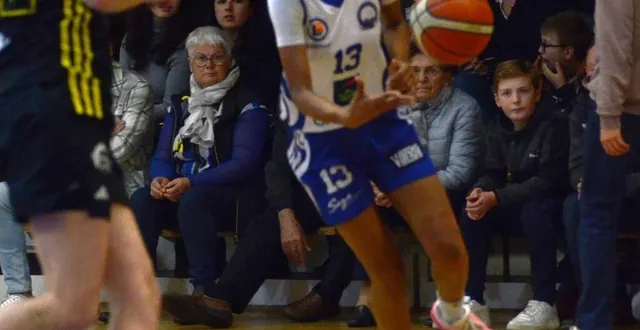 photo  emy towo-nansi s’affirme au fil des matchs comme une joueuses indispensable au système saumurois.  &copy;  co 