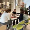 photo enfants et adultes participent au festival du jeu.
