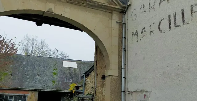photo  l’aménagement du cœur de bourg se fera dans l’ancienne propriété marcille. la célèbre arche en tuffeau pourrait être conservée.  &copy;  ouest-france 