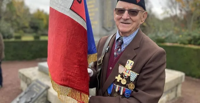 photo  lucien béhier, porte-drapeau depuis quarante ans, a été décoré, lundi 11 novembre 2024 à damigny.  &copy;  ouest-france 