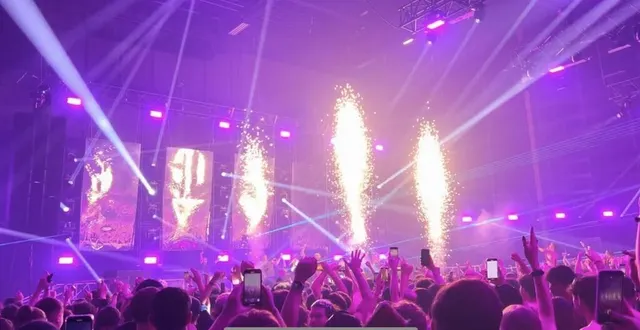 photo  son, lumière, tout était au top pour cette nuit techno !  &copy;  marie fradet 