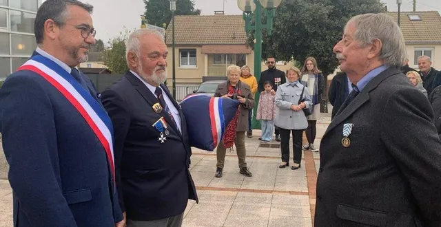 photo  andré grangier, à droite, a été mis à l’honneur par le maire jean-yves lecoq.  &copy;  le maine libre 