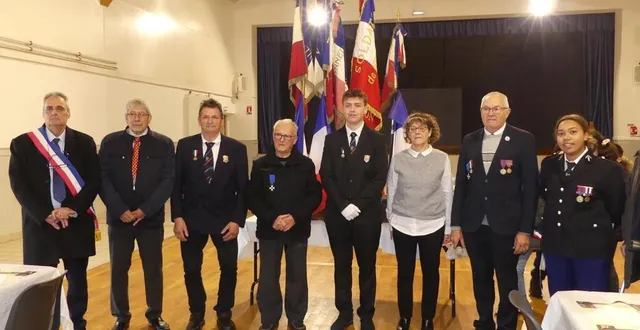 photo  lors du 106e anniversaire de la commémoration de l’armistice emery le pottier, germain coupeau et bernard le houx ont été décorés.  &copy;  le maine libre 
