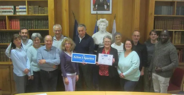 photo  l’équipe municipale présente lors de la réunion de conseil, jeudi soir, lors de la présentation du résultat de la labellisation ville active et sportive.  &copy;  ouest-france 
