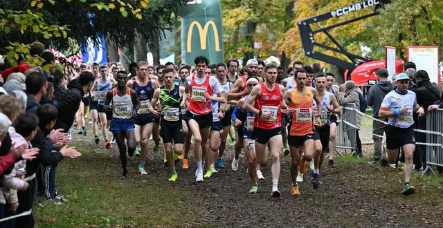photo  armand marolleau, à droite dans la foulée d’emmanuel roudolff-lévisse (dossard 20 029), a terminé sixième de la course des as.  &copy;  co - josselin clair 