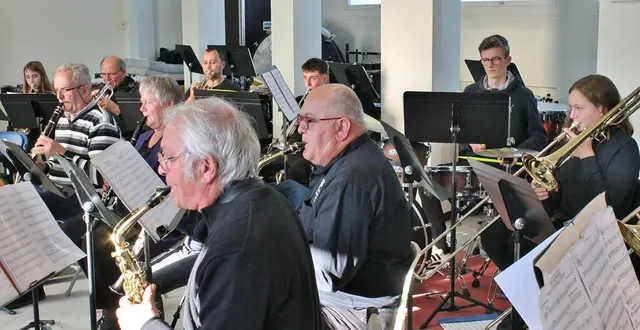 photo  les musiciens de l’orchestre d’harmonie de sablé-sur-sarthe en répétition, en novembre 2022, à la maison des associations.  &copy;  archives ouest-france 