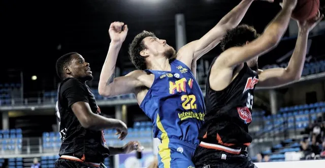 photo  le msb s’est défait cette fois de hyères-toulon sans briller mais sans grosse frayeur non plus.  &copy;  photo pqr/nice matin/valerie le parc 