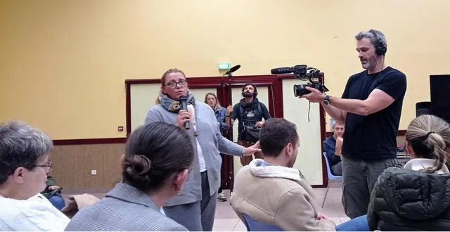 photo  florence lesauvage, la boulangère, évoquant avec beaucoup d’émotion la situation.  &copy;  ouest-france 