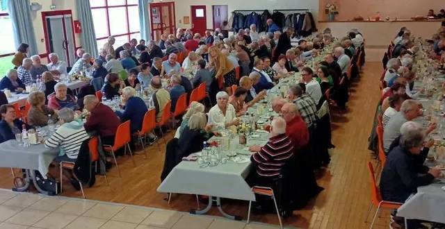 photo  ils étaient 170 à avoir répondu, dimanche, à l’invitation du centre communal d’action sociale (ccas) et de la municipalité pour le repas réunissant les personnes de plus de 65 ans de la commune. dans une ambiance conviviale, les discussions allaient bon train, entrecoupées par un spectacle en solo sur scène qui a animé l’après-midi. la presque centenaire, odette roger, n’hésitant pas à se lever pour esquisser quelques pas de danse.  &copy;  ouest-france 