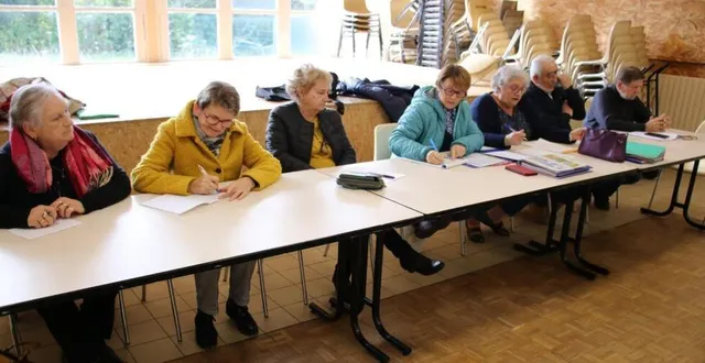 photo  betty delorme (3e à droite) et marie-claude buchard (5e à droite), coprésidentes, accompagnées des membres du bureau et de nelly roussel (2e à gauche).  &copy;  ouest-france 