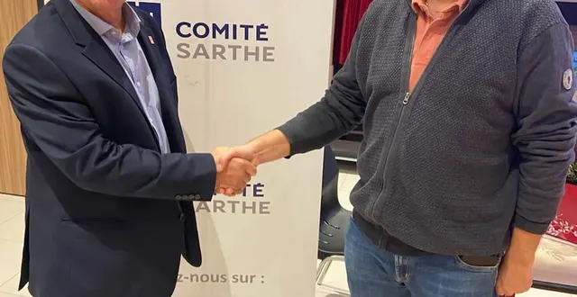 photo  l’ancien président du comité de la sarthe, jean-pierre michaud (à gauche), et cyrille gasse, son successeur.  &copy;  comité de la sarthe 
