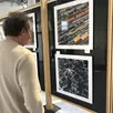 photo dans les locaux de la fabrique-rêves de ville, au mans (sarthe), les visiteurs peuvent retrouver l’exposition « re-cyclages » d’alain fouray.