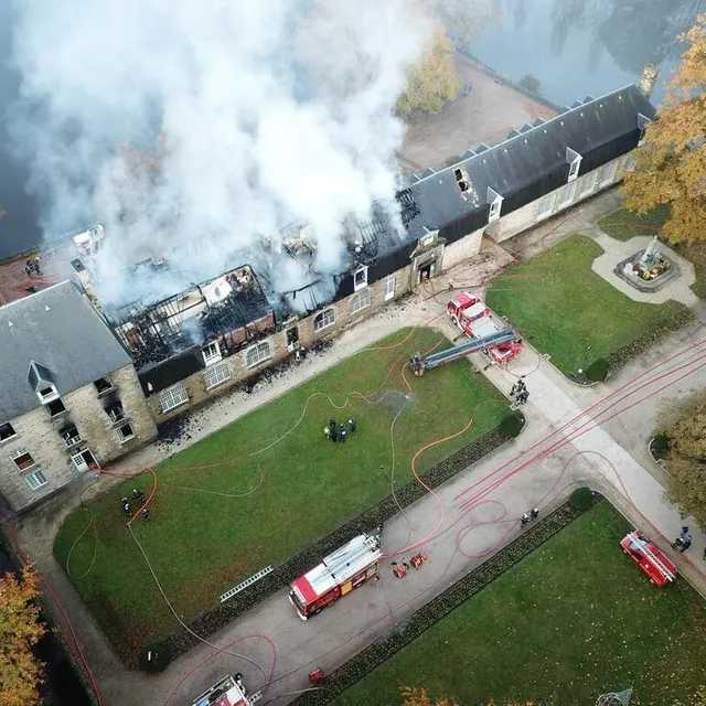 photo l’intervention pour maîtriser le feu va durer jusqu’à 8 h 30, puis dans les jours qui suivent, les sapeurs-pompiers sont mobilisés pour de la reconnaissance et éviter des nouveaux départs de feu.  ©  sdis61