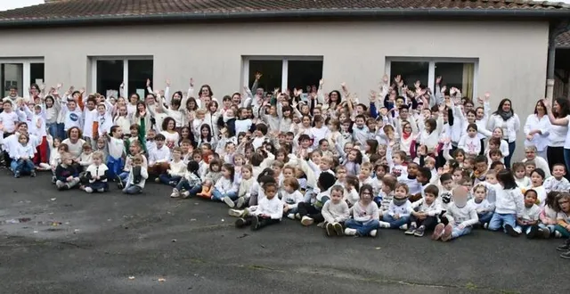 photo  les élèves et les membres des personnels.  &copy;  co 