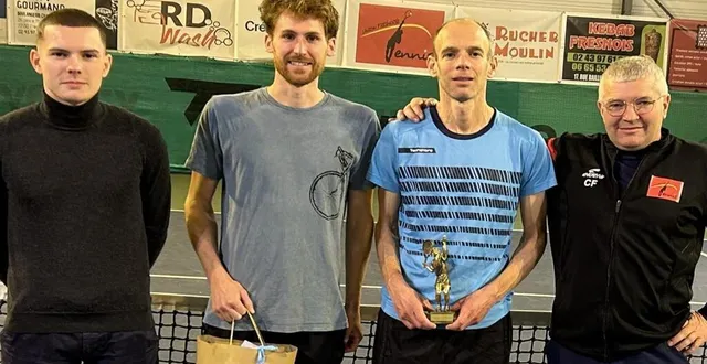 photo  jean cosson, président, hugo parel, marc deboucher, vainqueur, frédéric cosson, vainqueur catégorie + 35.  &copy;  le maine libre 