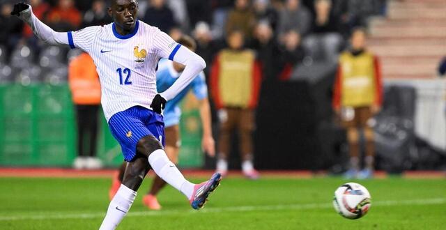 photo  randal kolo muani est titulaire avec l’équipe de france face à israël.  ©  photo : john thys / afp 