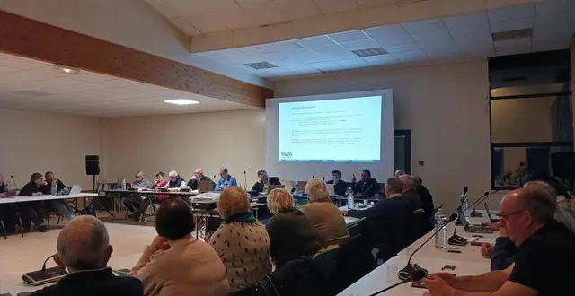 photo  cinquante conseillers participaient à la réunion.  &copy;  ouest-france 