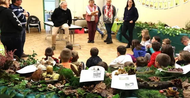 photo  les enfants de cm1 et cm2 sont très attentifs aux explications et ne manquent pas non plus de poser des questions pertinentes.  &copy;  le maine libre 