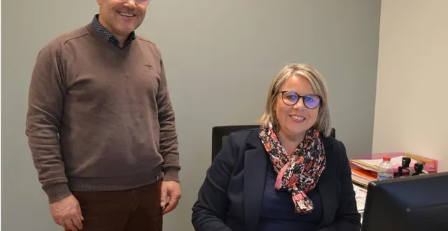 photo  ludivine plard est la nouvelle secrétaire de mairie (ici avec le maire laurent hubert).  &copy;  le maine libre 