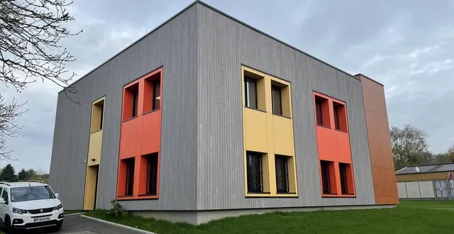 photo  le village associatif dans les anciens locaux de l’ex-association lehugeur-lelièvre, rue du commandant charcot à flers, dans l’orne a été inauguré ce jeudi 14 novembre 2024.  &copy;  ouest-france 