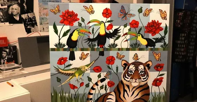 photo  jean-jacques champeau, un des organisateurs, arbore une œuvre qui sera exposée au rendez-vous international des arts naïfs.  &copy;  le maine libre 