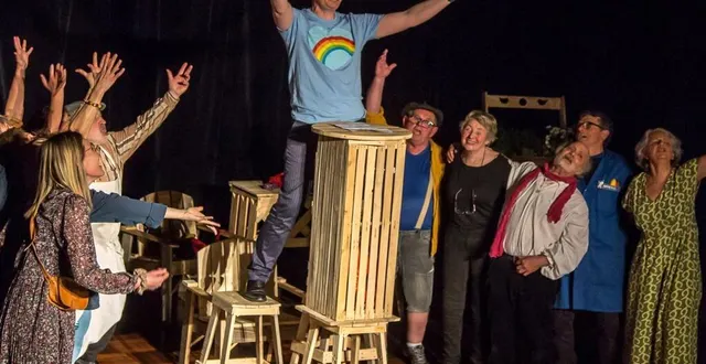 photo  un repas spectacle pour la 43e édition de la veillée au village.  &copy;  michel lherault 