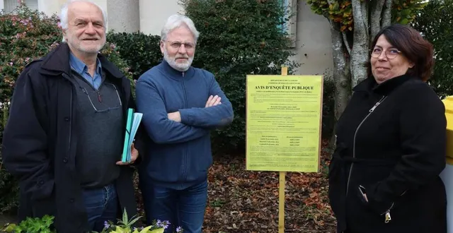 photo  thierry lambert, commissaire enquêteur, maurice vavasseur, maire de ballon-saint-mars et sabrine morel en charge de l’urbanisme.  &copy;  le maine libre 
