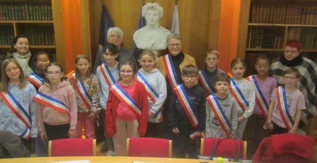 photo  les élus du conseil municipal des enfants étaient fiers de pouvoir porter l’écharpe tricolore.  &copy;  ouest-france 