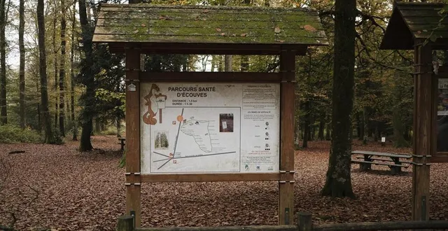 photo  le début du parcours santé est indiqué par un panneau avec un plan.  &copy;  ouest-france 