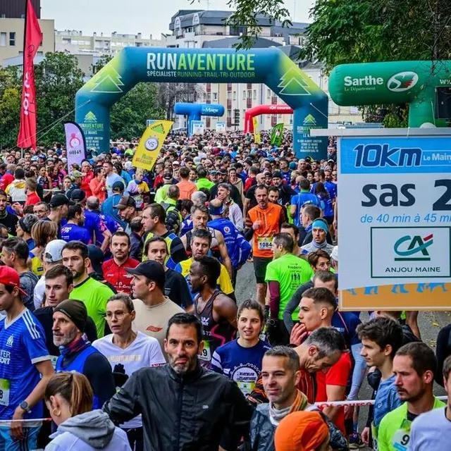 photo sept sas ont fluidifié le départ des 5 500 coureurs.  ©  photo le maine libre yvon loue