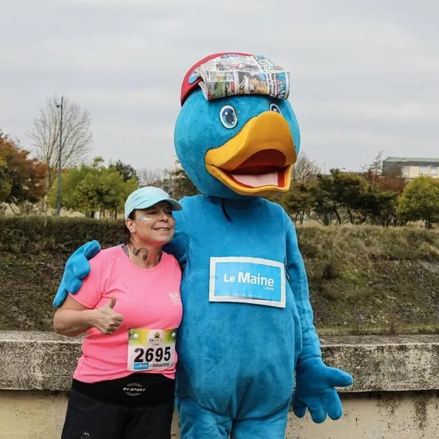 photo une photo souvenir avec phénomaine  ©  photo le maine libre