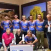 photo  les six sportifs de l’équipe les petits luca ont remis le chèque à la ligue contre le cancer de la sarthe. 