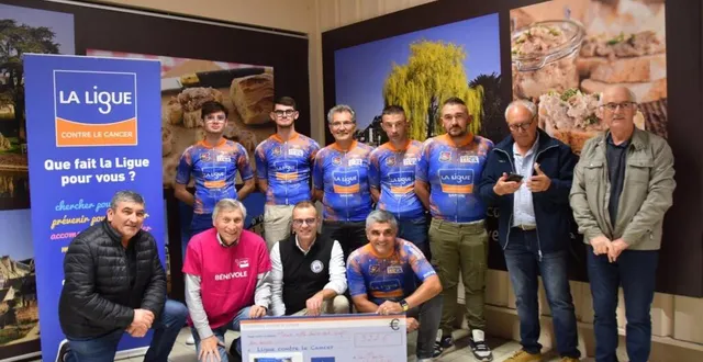 photo  les six sportifs de l’équipe les petits luca ont remis le chèque à la ligue contre le cancer de la sarthe.  &copy;  le maine libre 