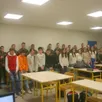 photo  marsouins et collégiens et leurs encadrants de la classe défense à l’issue de leur première rencontre. 
