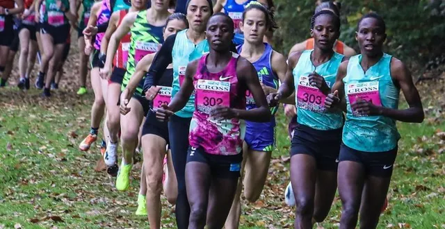 photo  manon trapp s’est placée dès le début de la course dans les foulées des athlètes africaines avant de les laisser s’envoler.  &copy;  le mainr libre 